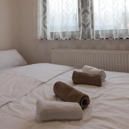 Viktorijini Konaci Aparthotel Kremna Buitenkant foto