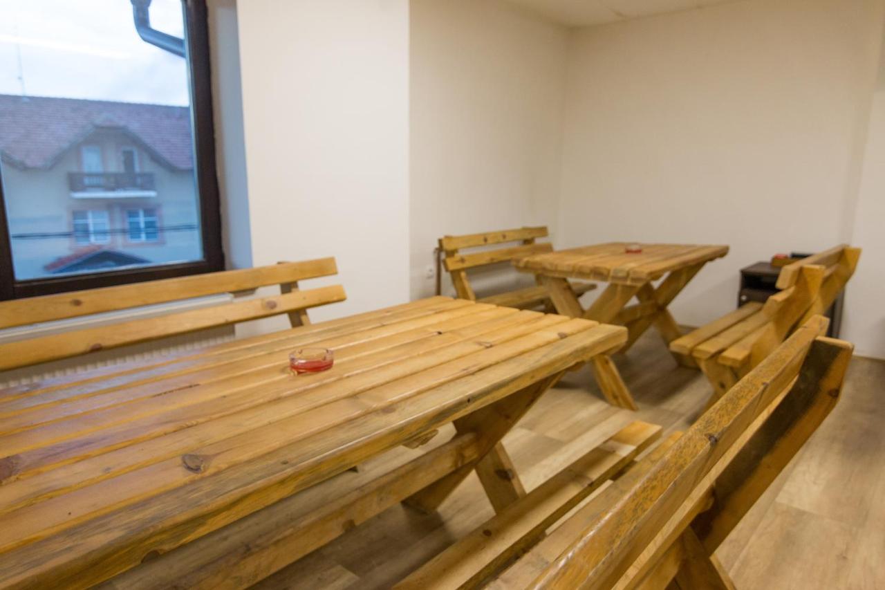 Viktorijini Konaci Aparthotel Kremna Buitenkant foto