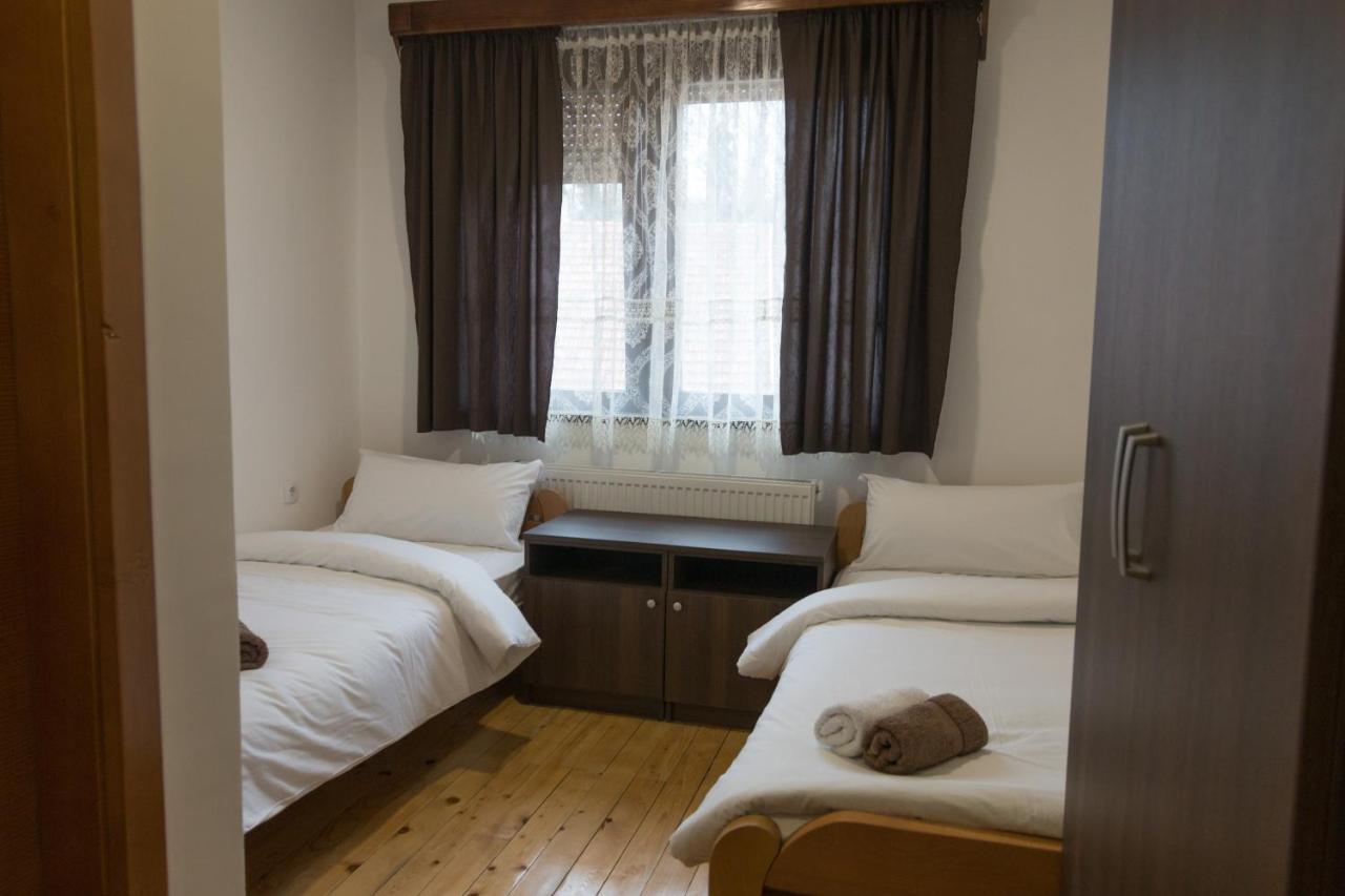 Viktorijini Konaci Aparthotel Kremna Buitenkant foto
