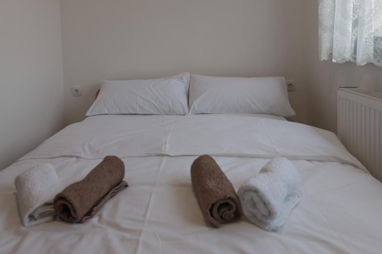 Viktorijini Konaci Aparthotel Kremna Buitenkant foto