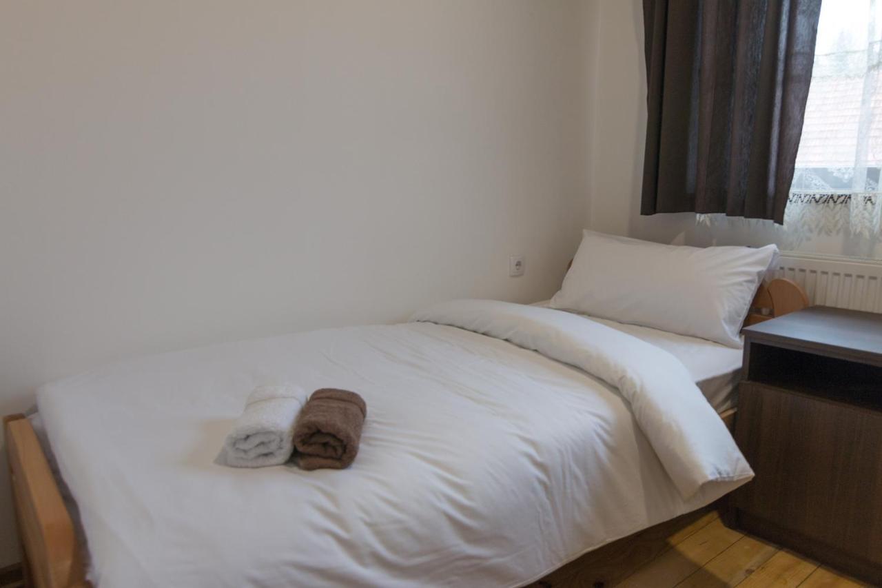 Viktorijini Konaci Aparthotel Kremna Buitenkant foto