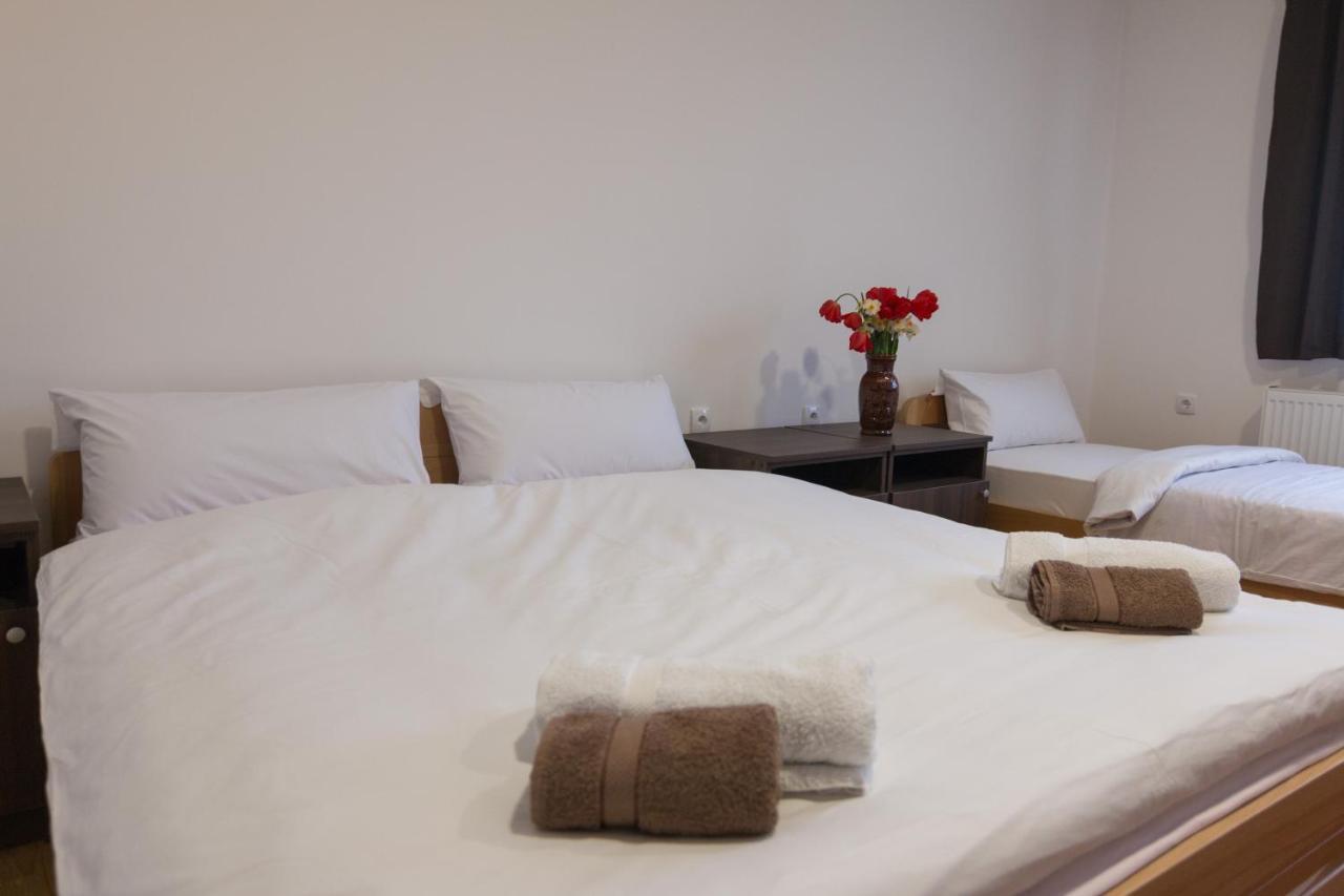 Viktorijini Konaci Aparthotel Kremna Buitenkant foto
