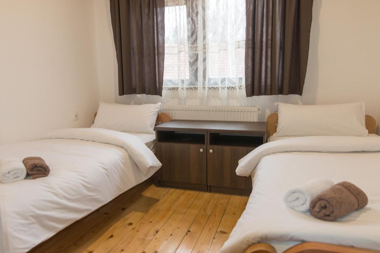 Viktorijini Konaci Aparthotel Kremna Buitenkant foto