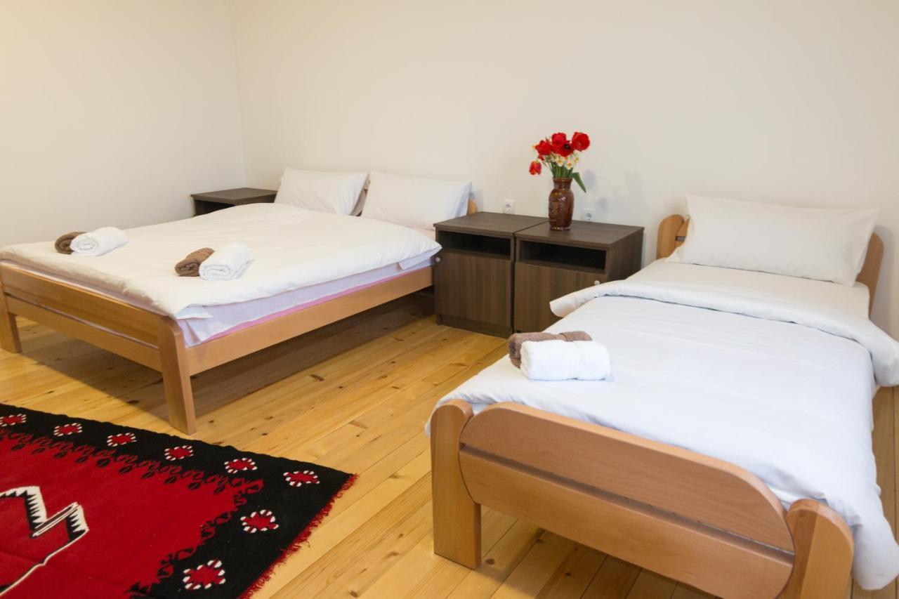 Viktorijini Konaci Aparthotel Kremna Buitenkant foto