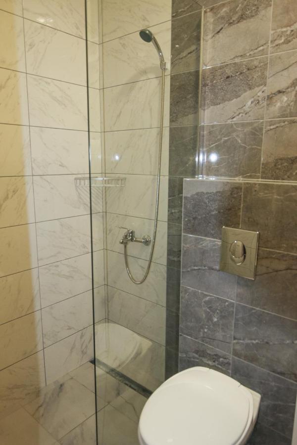Viktorijini Konaci Aparthotel Kremna Buitenkant foto