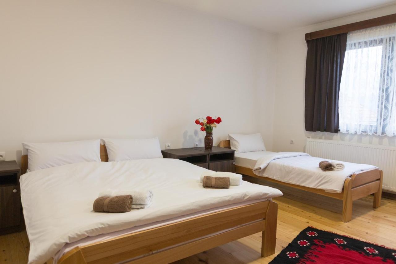 Viktorijini Konaci Aparthotel Kremna Buitenkant foto
