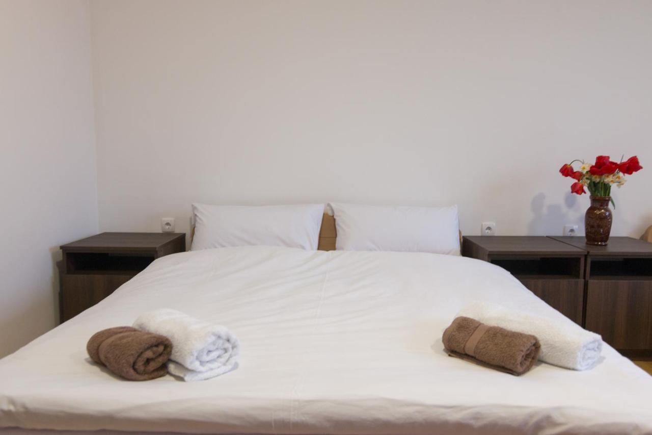Viktorijini Konaci Aparthotel Kremna Buitenkant foto