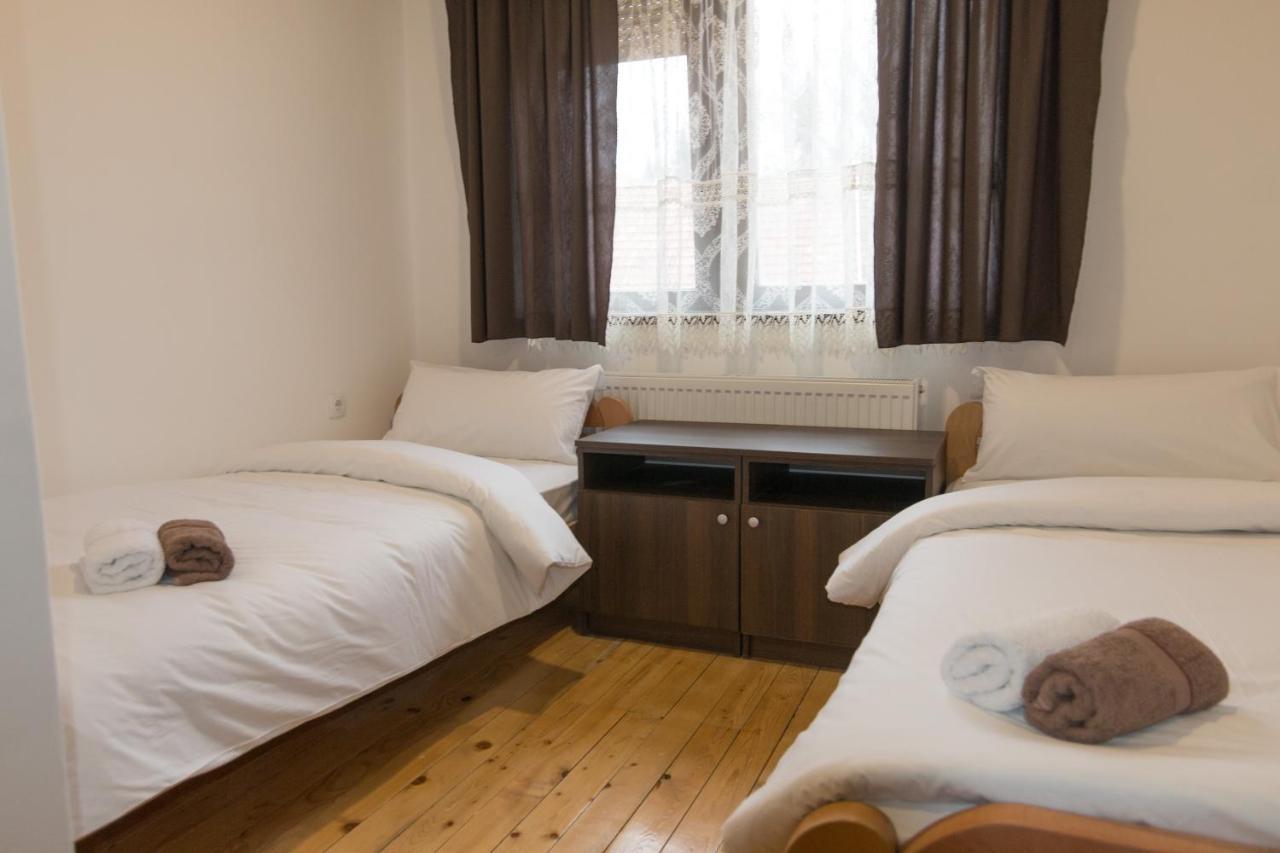 Viktorijini Konaci Aparthotel Kremna Buitenkant foto