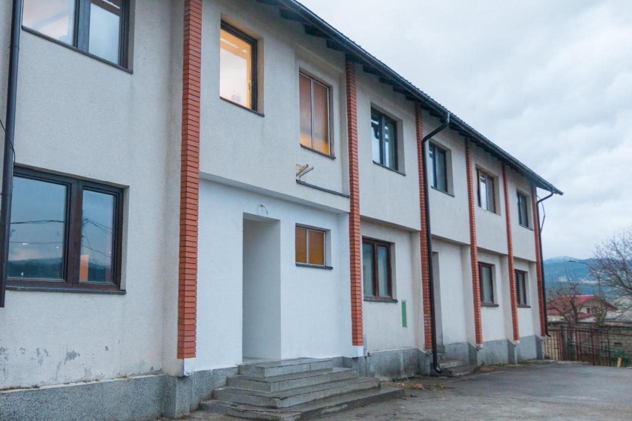 Viktorijini Konaci Aparthotel Kremna Buitenkant foto