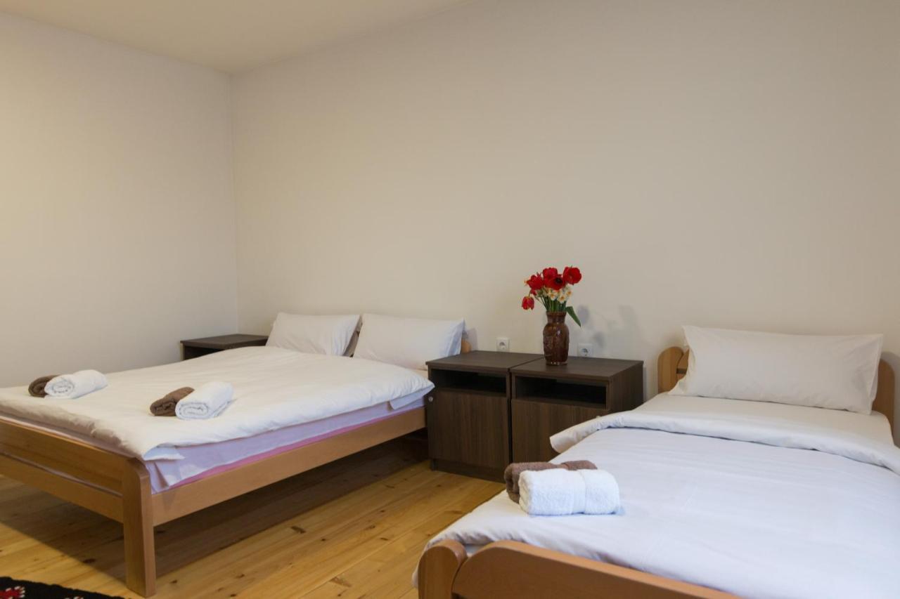 Viktorijini Konaci Aparthotel Kremna Buitenkant foto